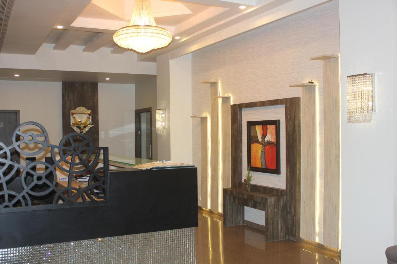 Hotel Nimantran Navi Mumbai Esterno foto
