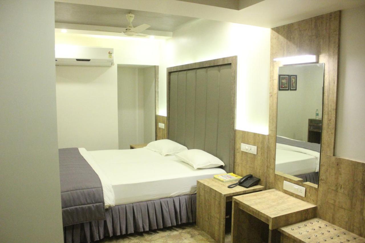 Hotel Nimantran Navi Mumbai Esterno foto