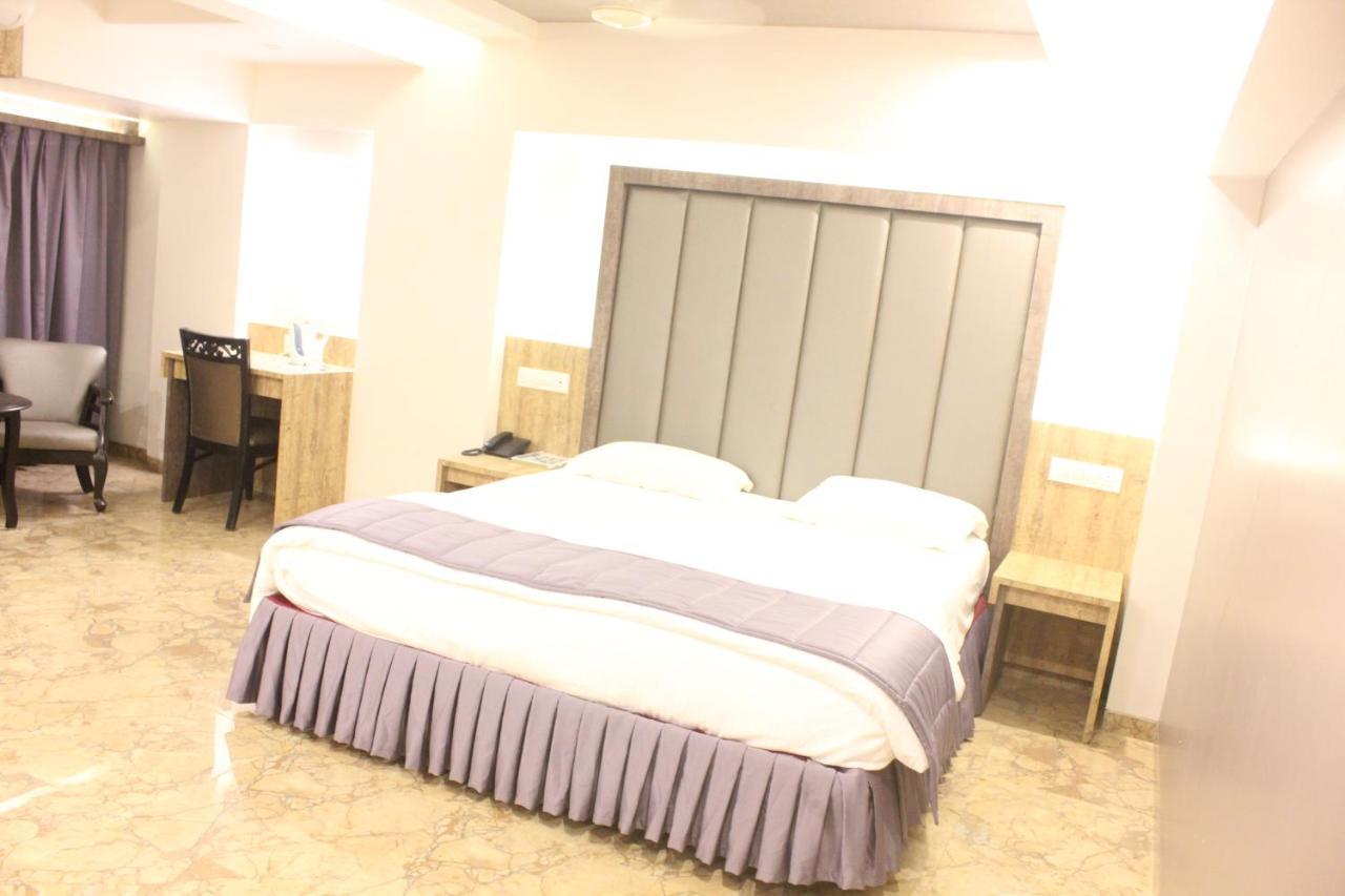 Hotel Nimantran Navi Mumbai Esterno foto