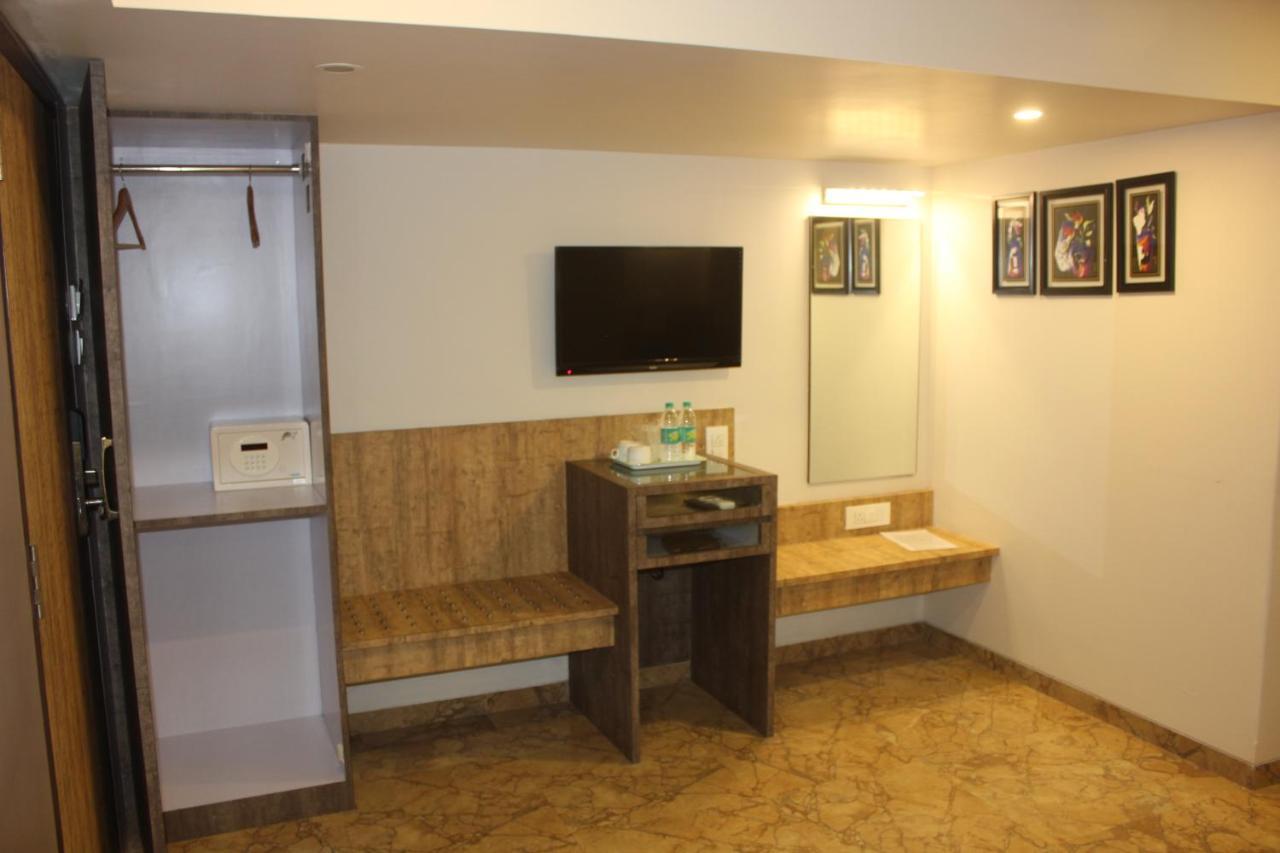 Hotel Nimantran Navi Mumbai Esterno foto