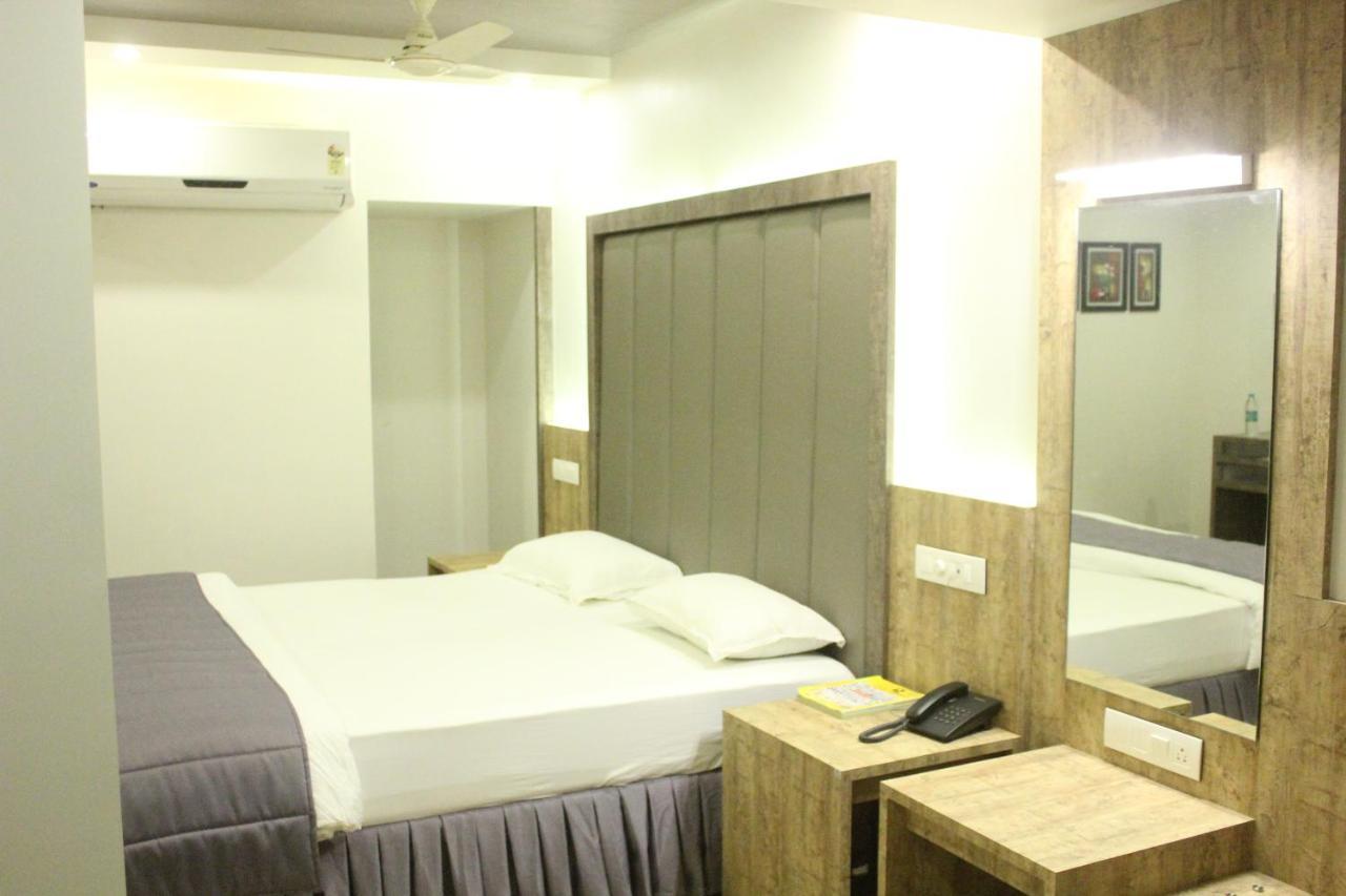 Hotel Nimantran Navi Mumbai Esterno foto