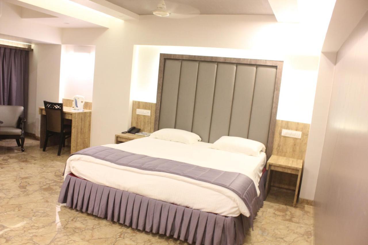 Hotel Nimantran Navi Mumbai Esterno foto