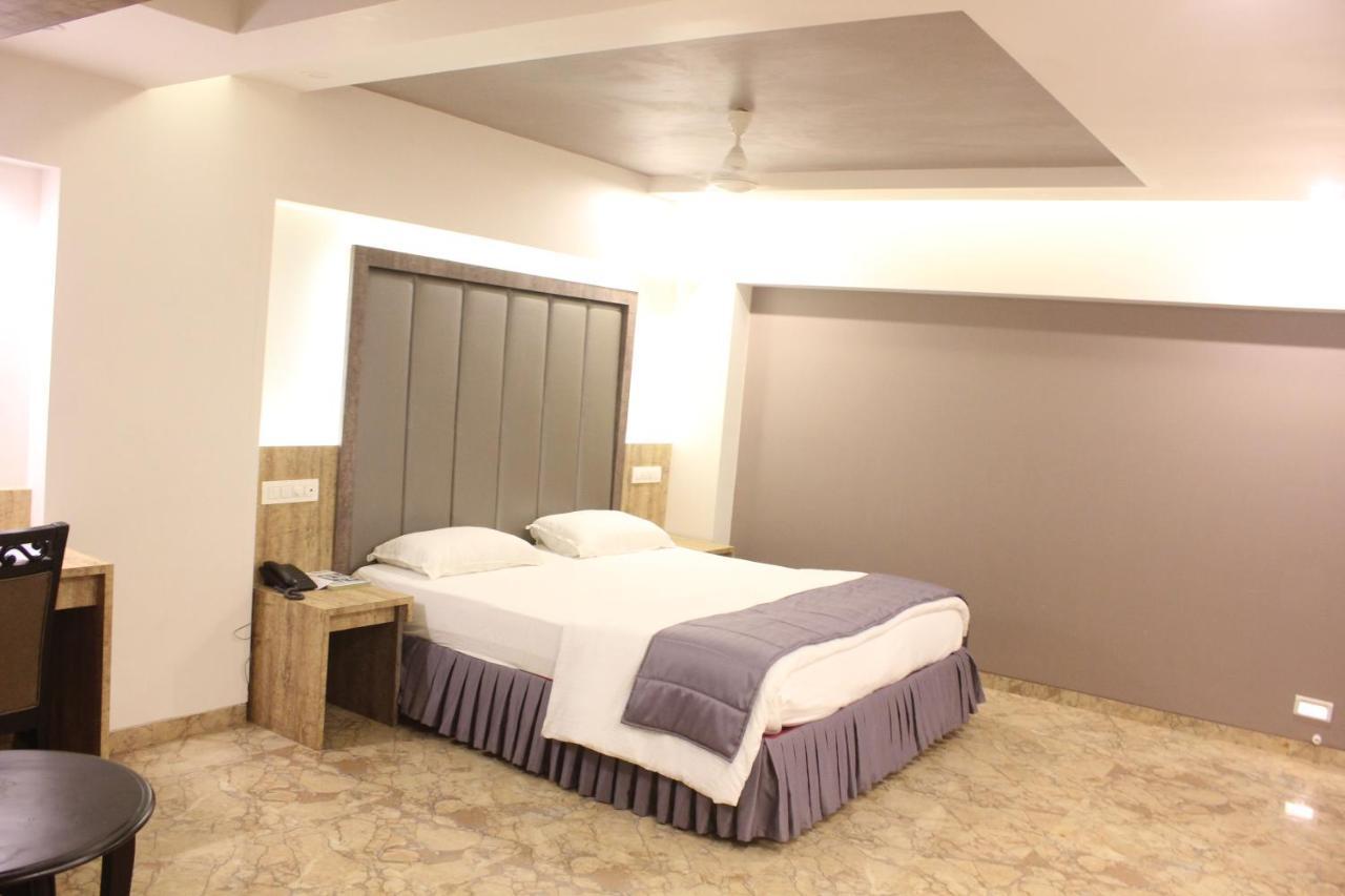 Hotel Nimantran Navi Mumbai Esterno foto