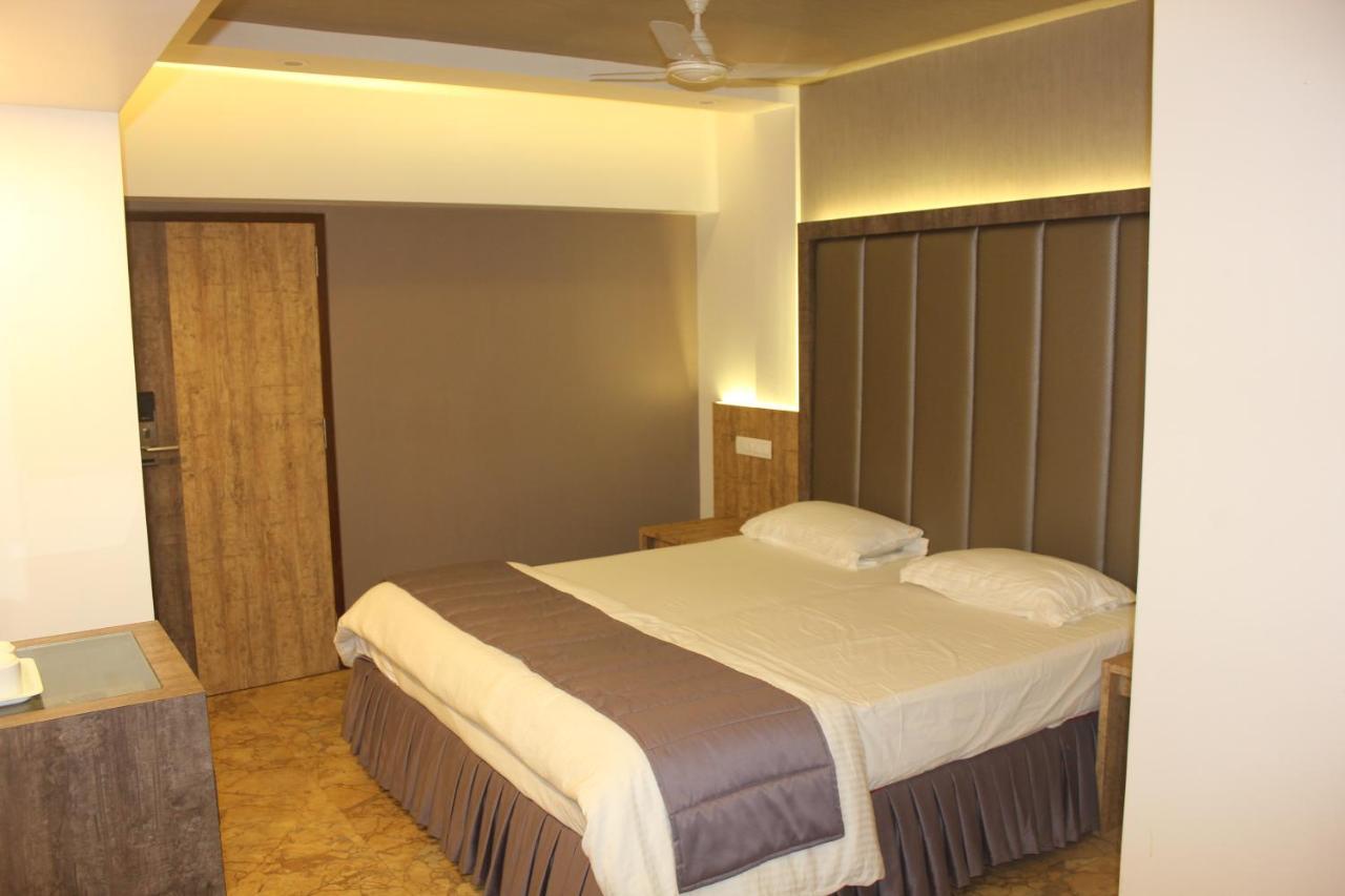 Hotel Nimantran Navi Mumbai Esterno foto