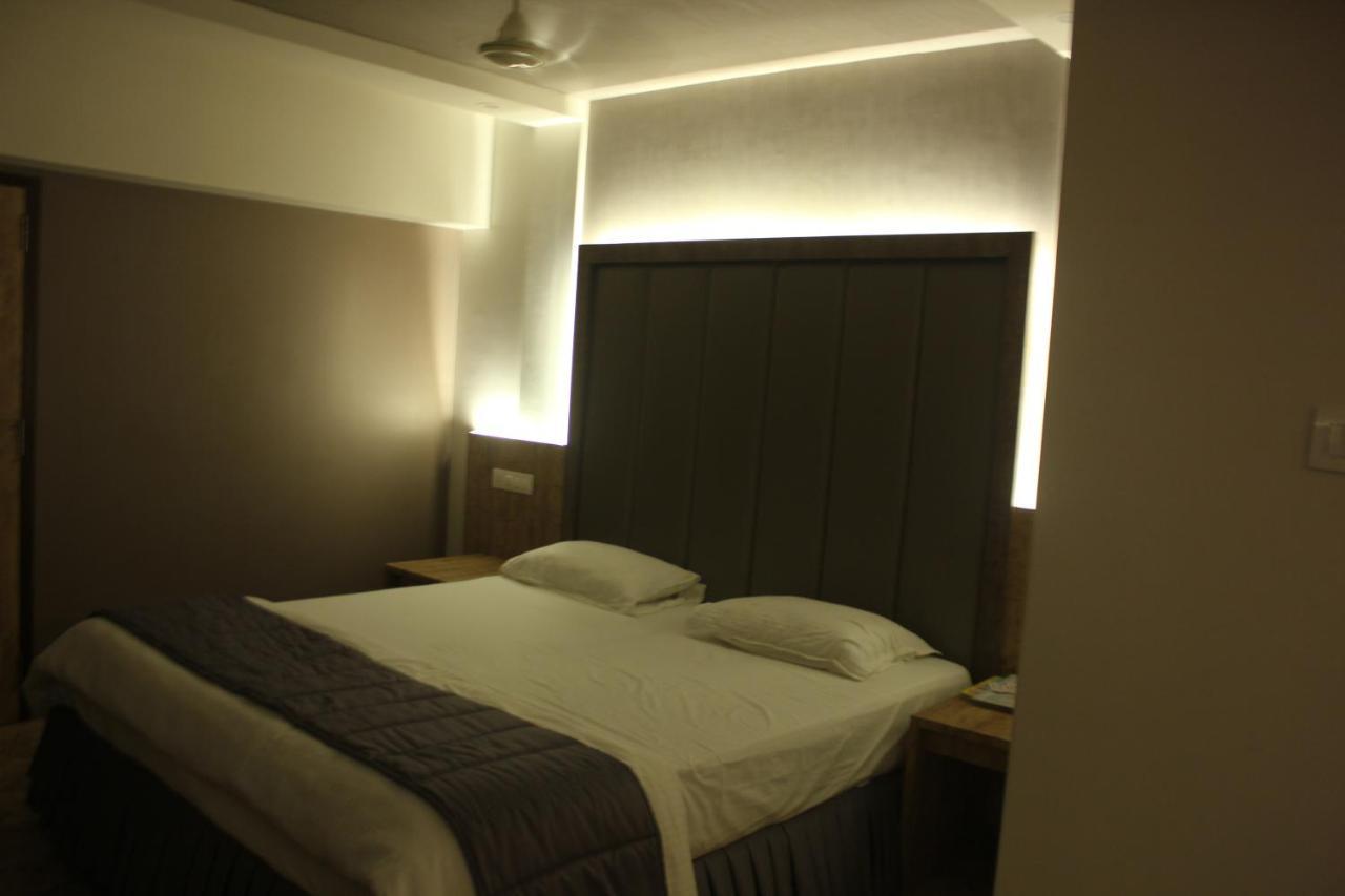 Hotel Nimantran Navi Mumbai Esterno foto