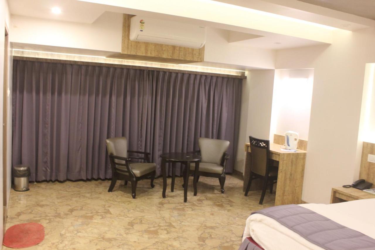 Hotel Nimantran Navi Mumbai Esterno foto