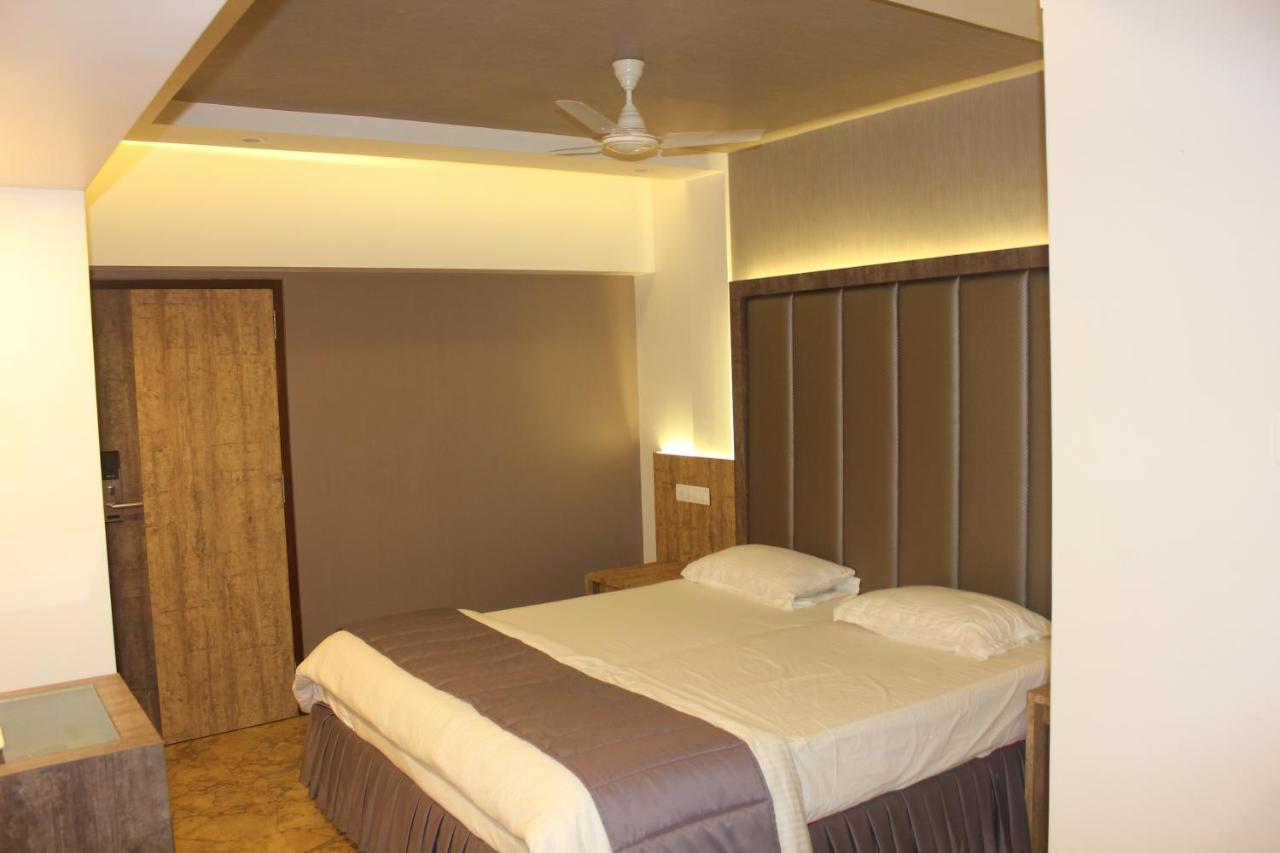 Hotel Nimantran Navi Mumbai Esterno foto